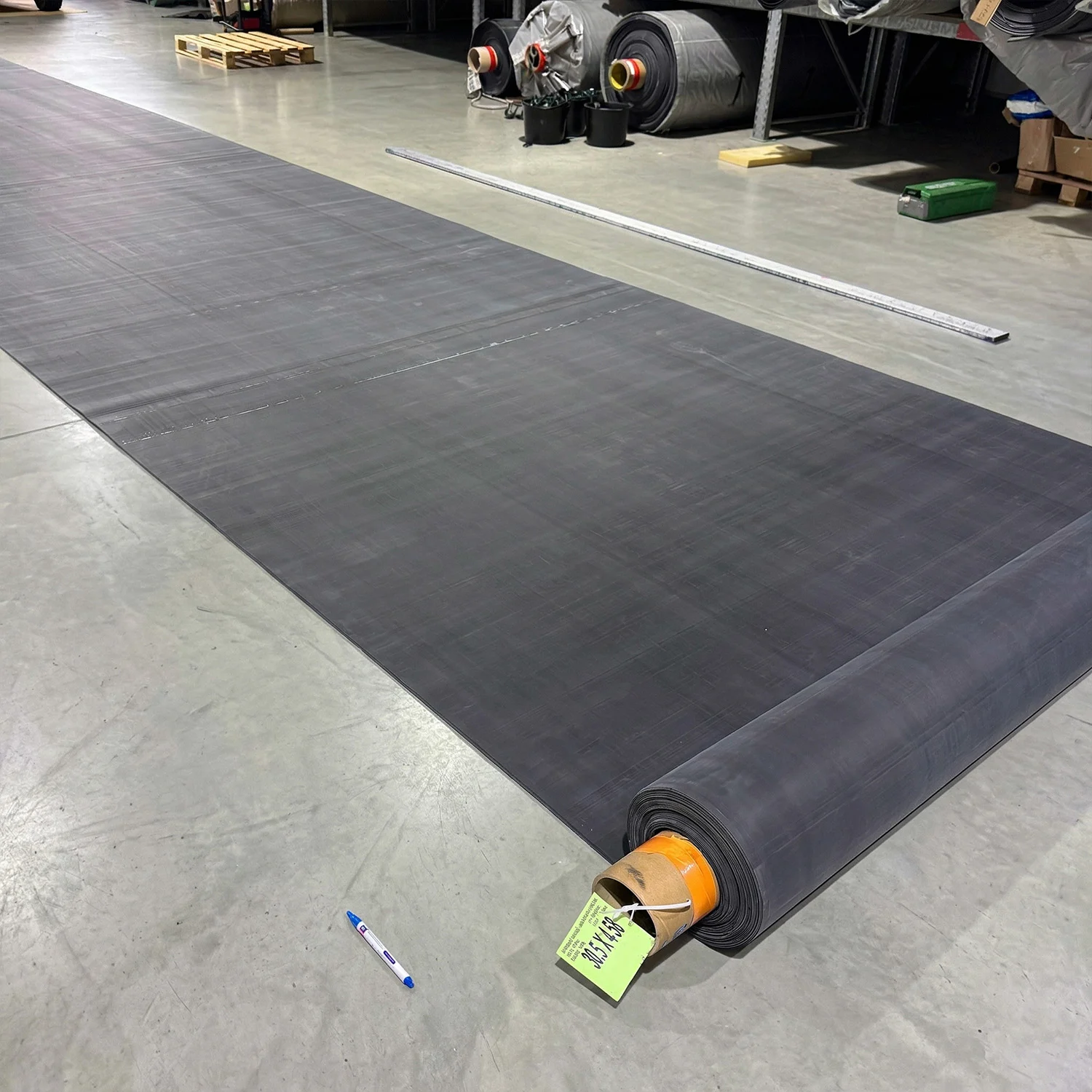 Rolă membrană EPDM iaz RubberBear pentru impermeabilizare iazuri și lacuri. Soluție premium, 100% sigură pentru pești.